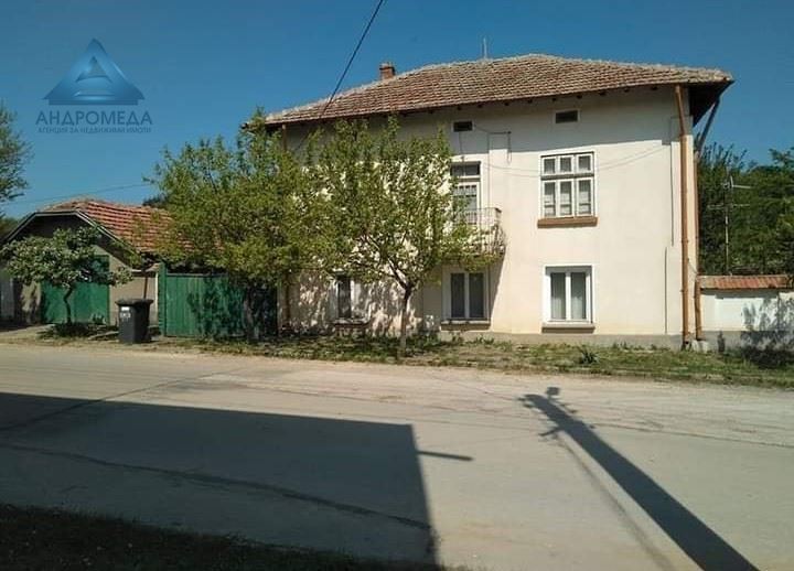 Къща с двор в с.Николаево - 0