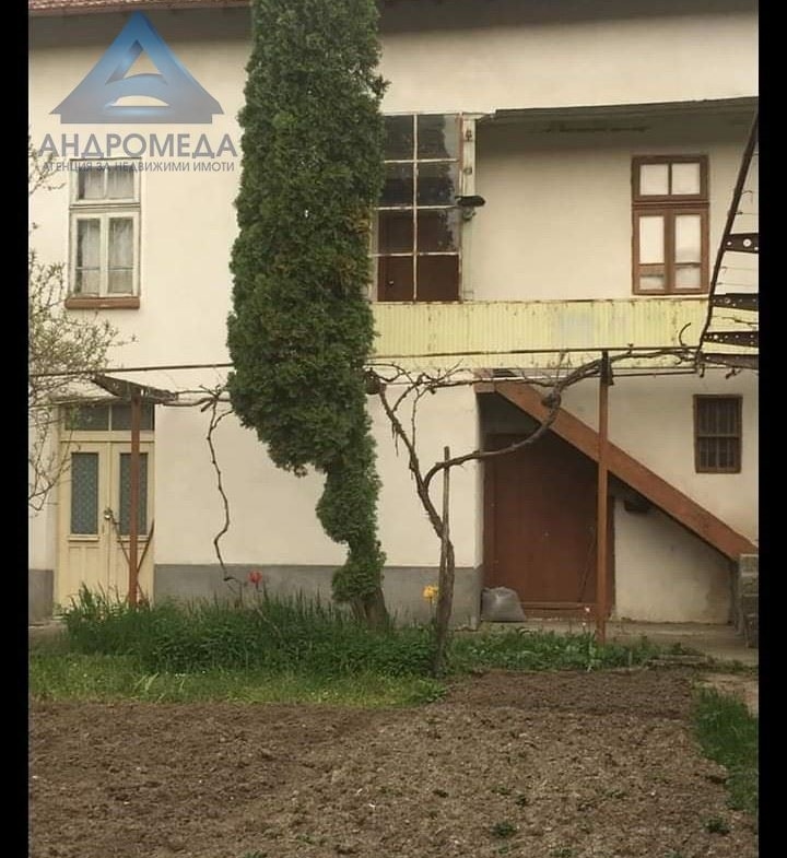 Къща с двор в с.Николаево - 0