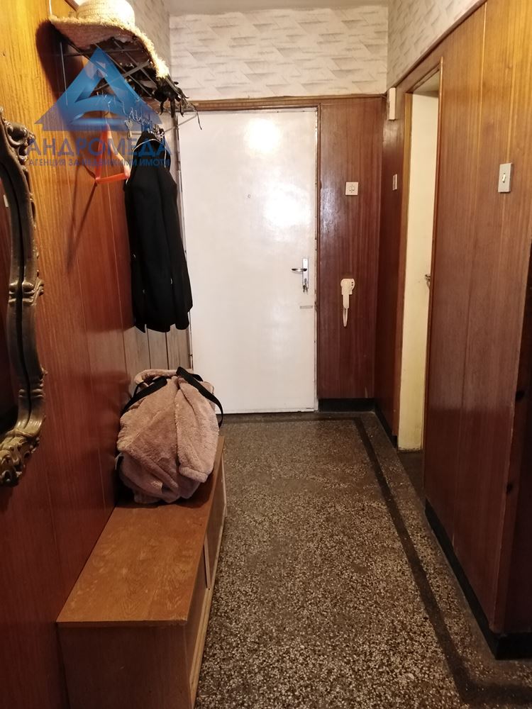 Продава тристаен апартамент - 0