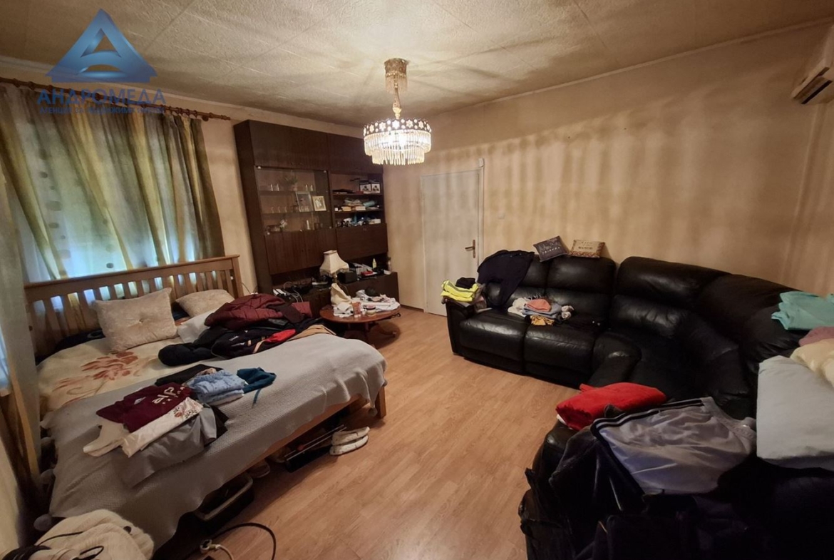 Самостоятелна Къща в с.Дойренци - 0