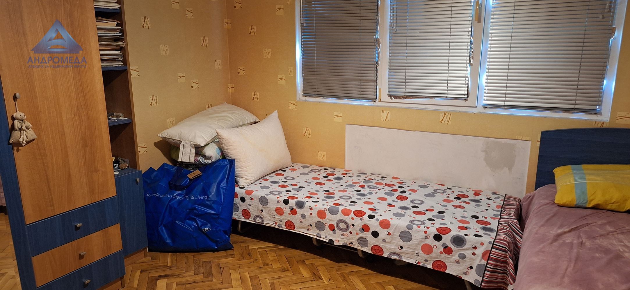 тристаен апартамент - 0