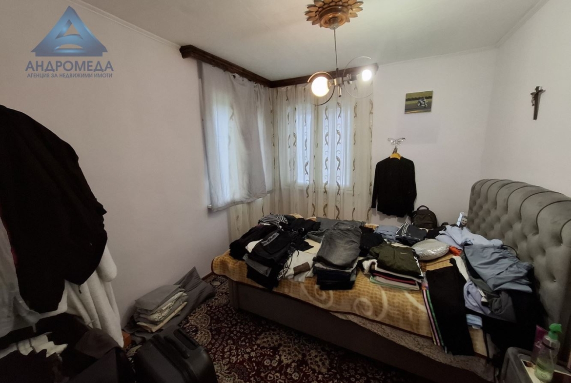 Самостоятелна Къща в с.Дойренци - 0