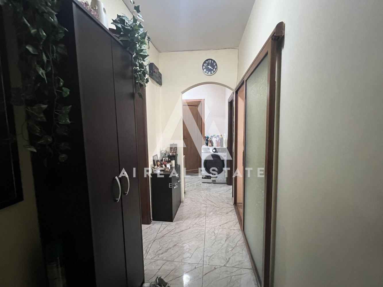 Продава се 3-стаен обзаведен апартамент в ж.к. Дружба - 0