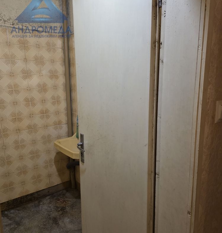 Тристаен апартамент с потенциал – Широк център, ул. „Катя Попова“ - 0