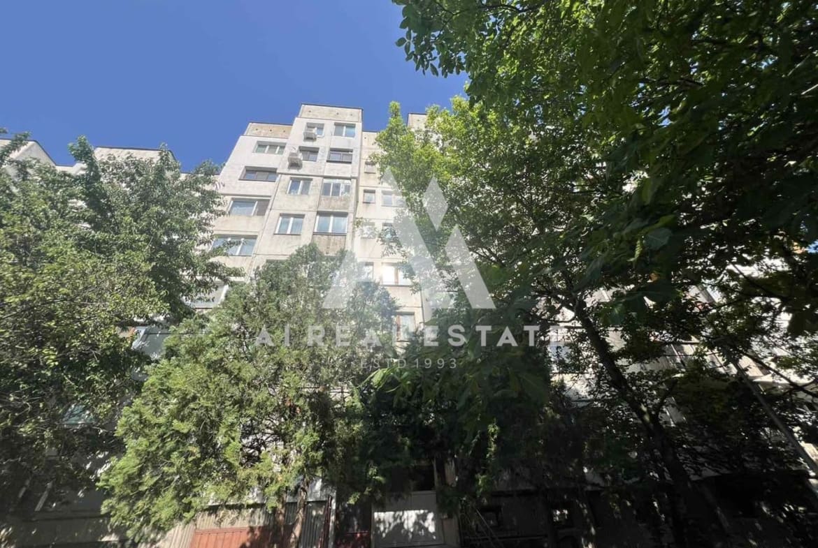 Продава се 3-стаен обзаведен апартамент в ж.к. Дружба - 0