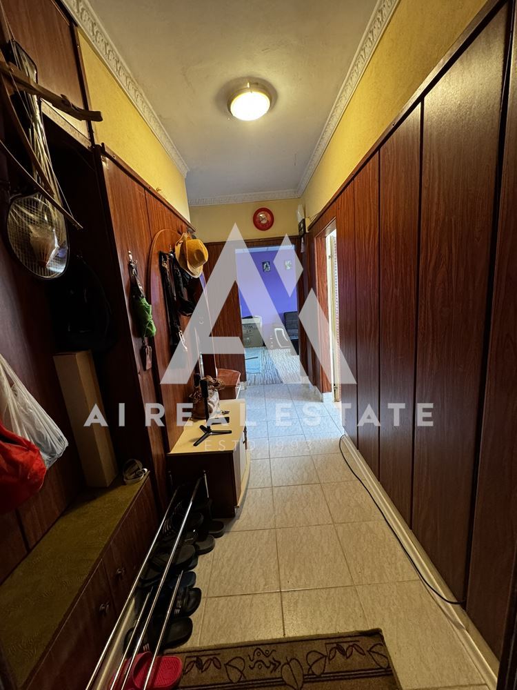 тристаен апартамент - 0