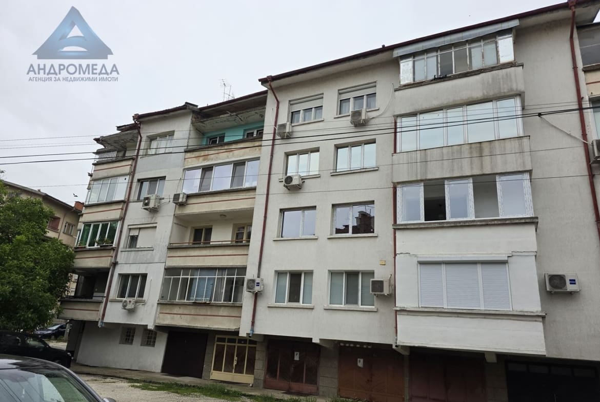 Тристаен апартамент с потенциал – Широк център, ул. „Катя Попова“ - 0