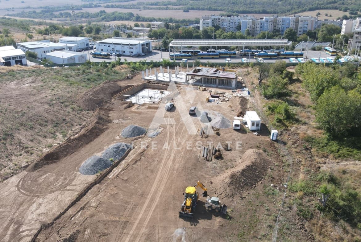 Едноетажна къща с двоен гараж в комплекс "Свети Сава" - 0