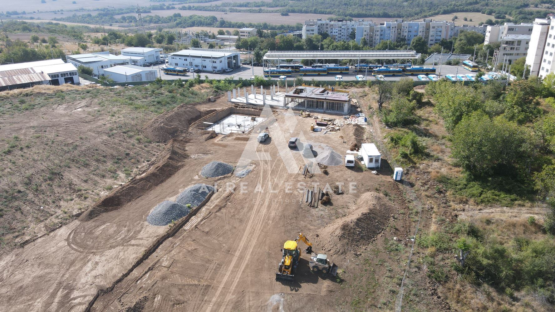 Едноетажна къща с двоен гараж в комплекс "Свети Сава" - 0