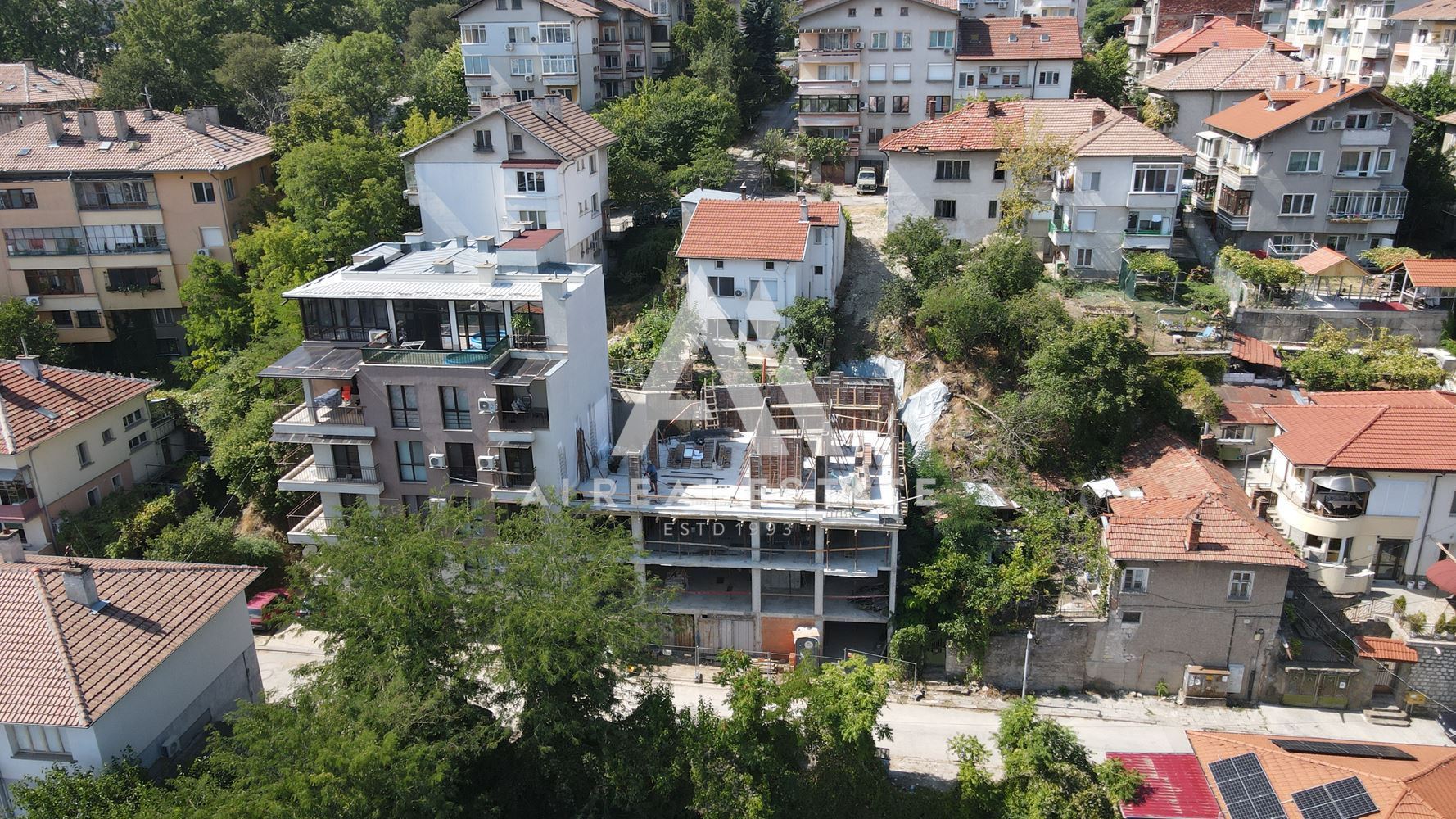 Двустаен апартамент в бутикова сграда Maison 19 - 0
