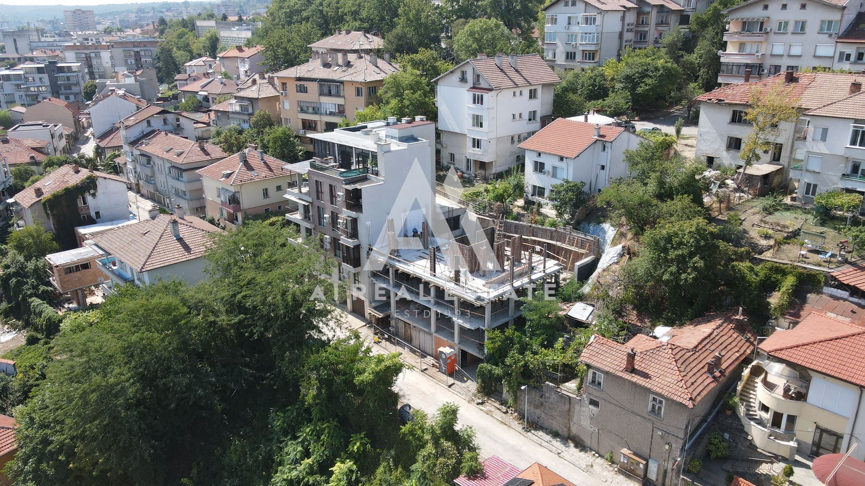 Двустаен апартамент в бутикова сграда Maison 19 - 0