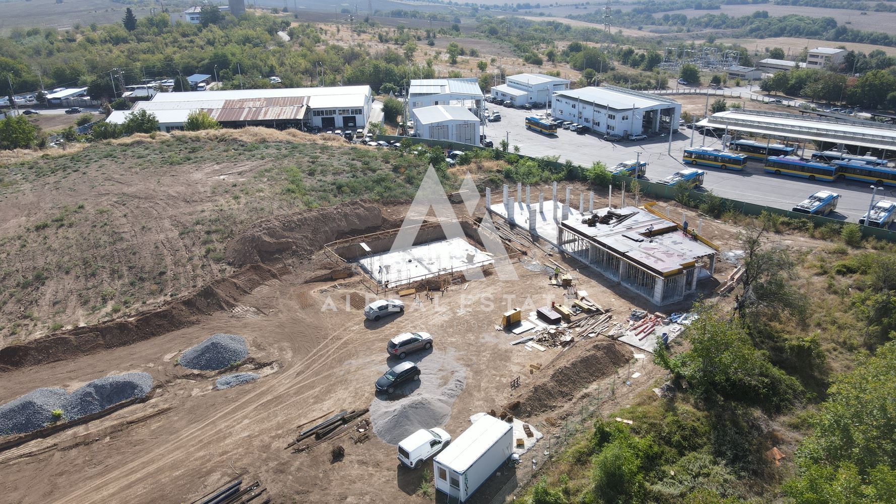 Едноетажна къща с двоен гараж в комплекс "Свети Сава" - 0