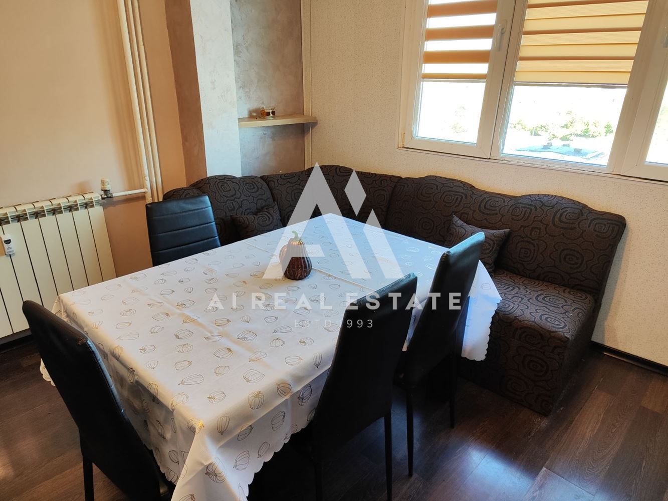 тристаен под наем - 0