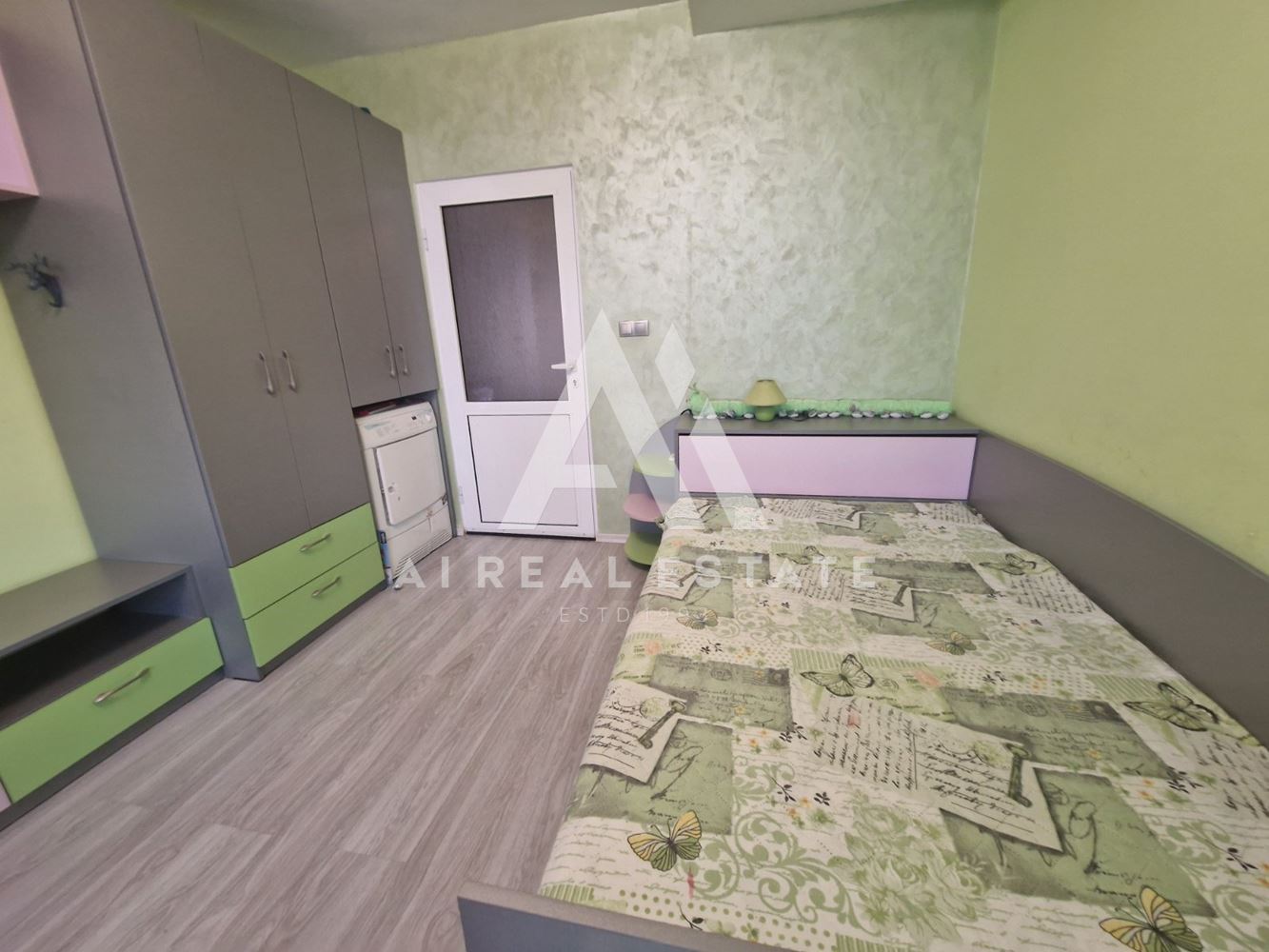 тристаен под наем - 0