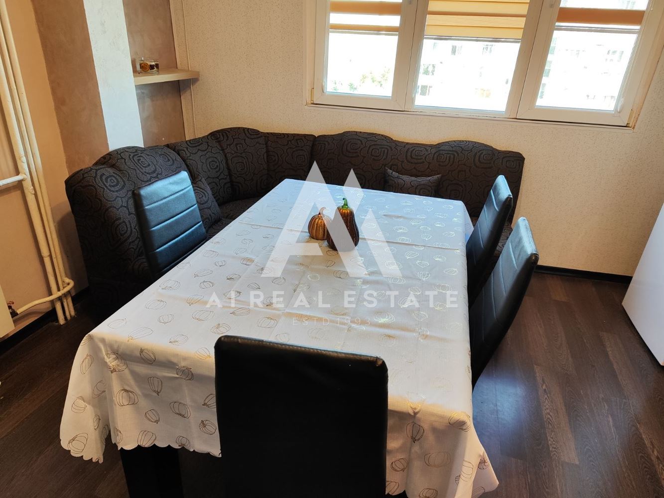 тристаен под наем - 0