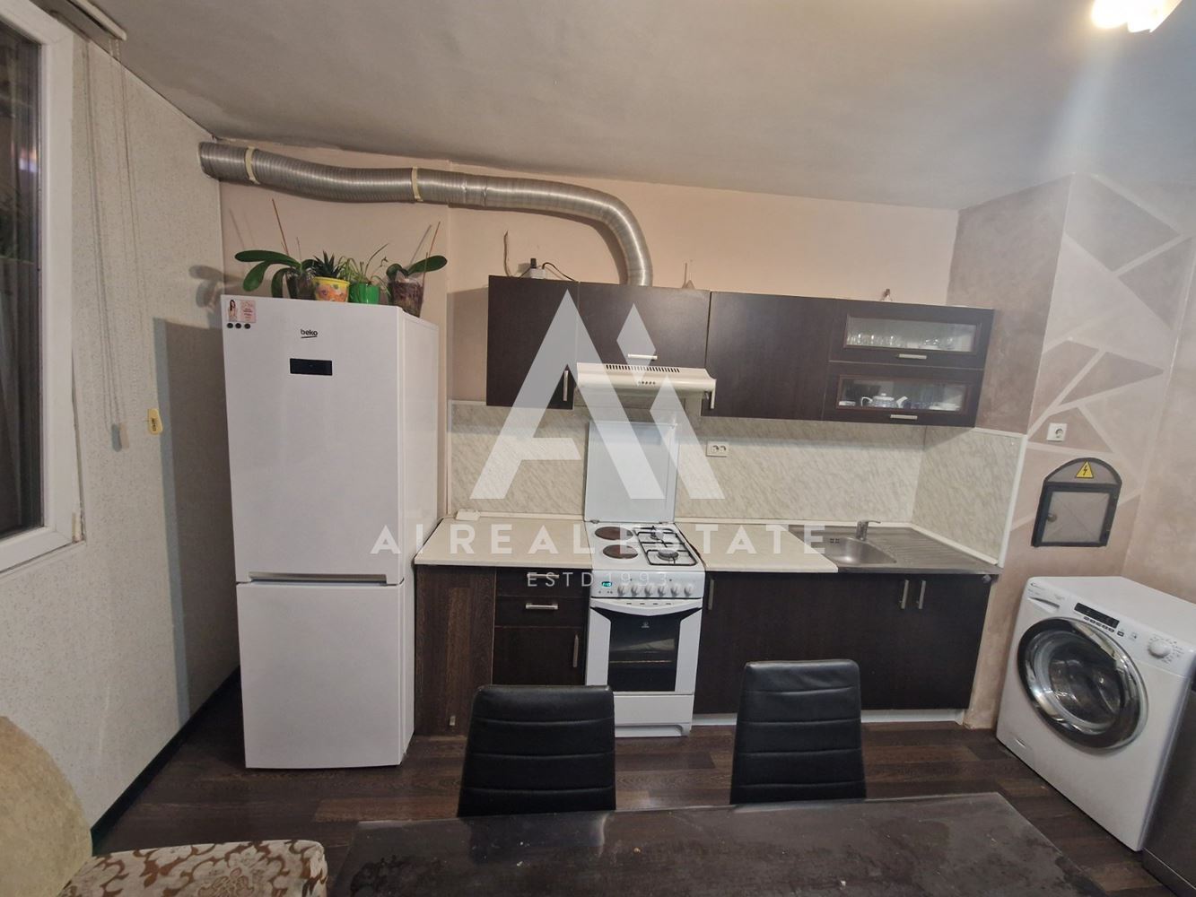 тристаен под наем - 0