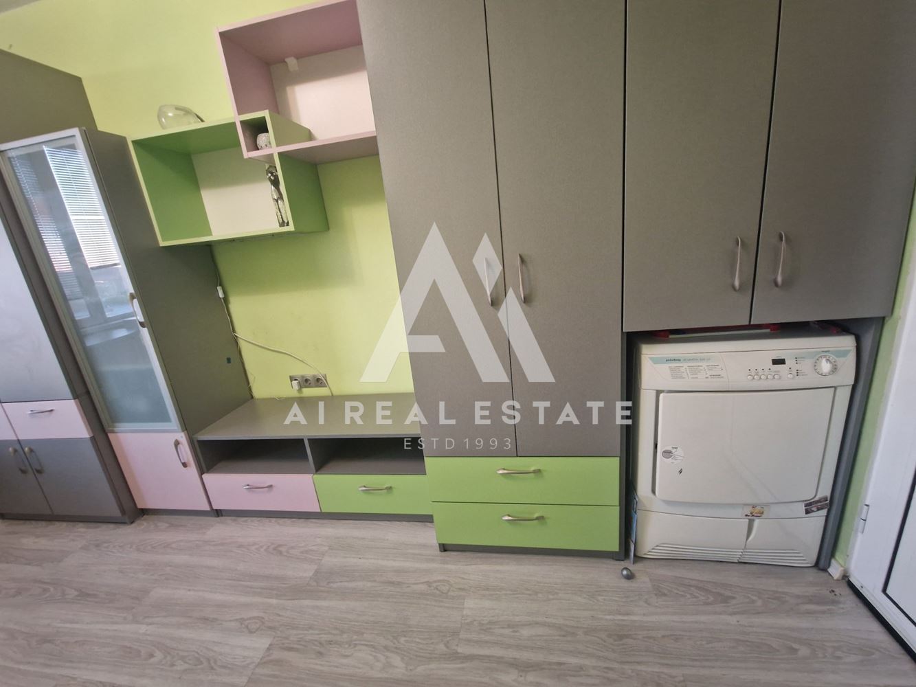 тристаен под наем - 0