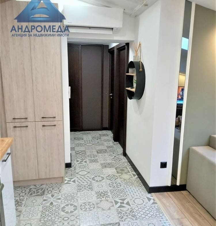 Тристаен - Ателие - 0