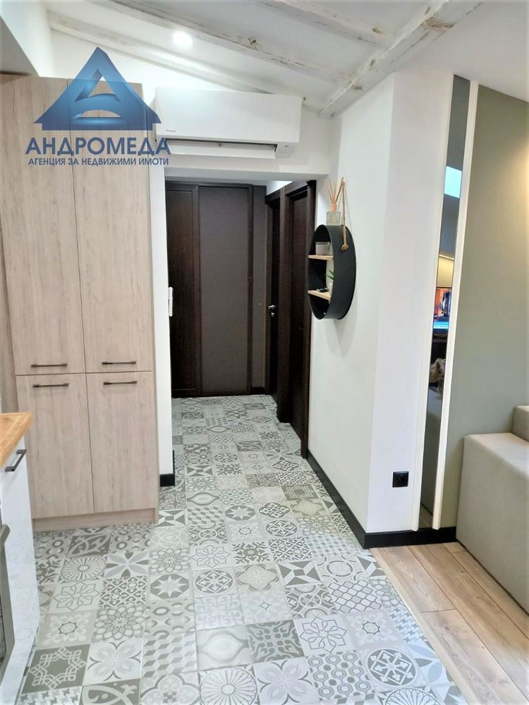 Тристаен - Ателие - 0