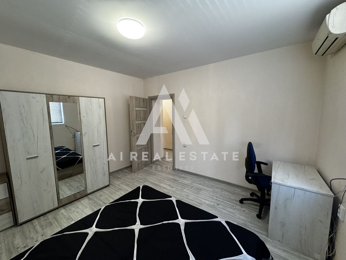 4-стаен апартамент *Под наем* до входа на МУ - 0