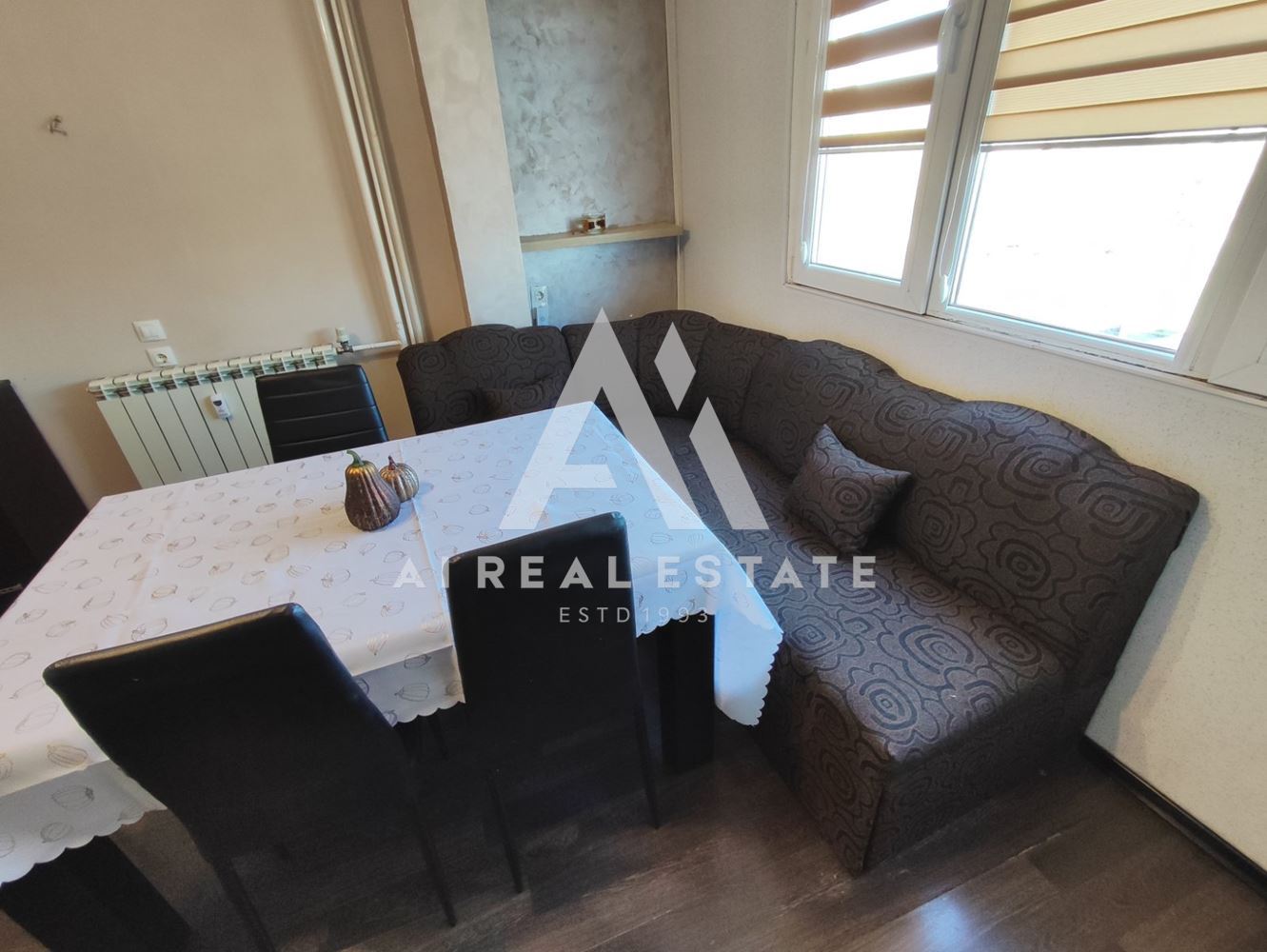 тристаен под наем - 0