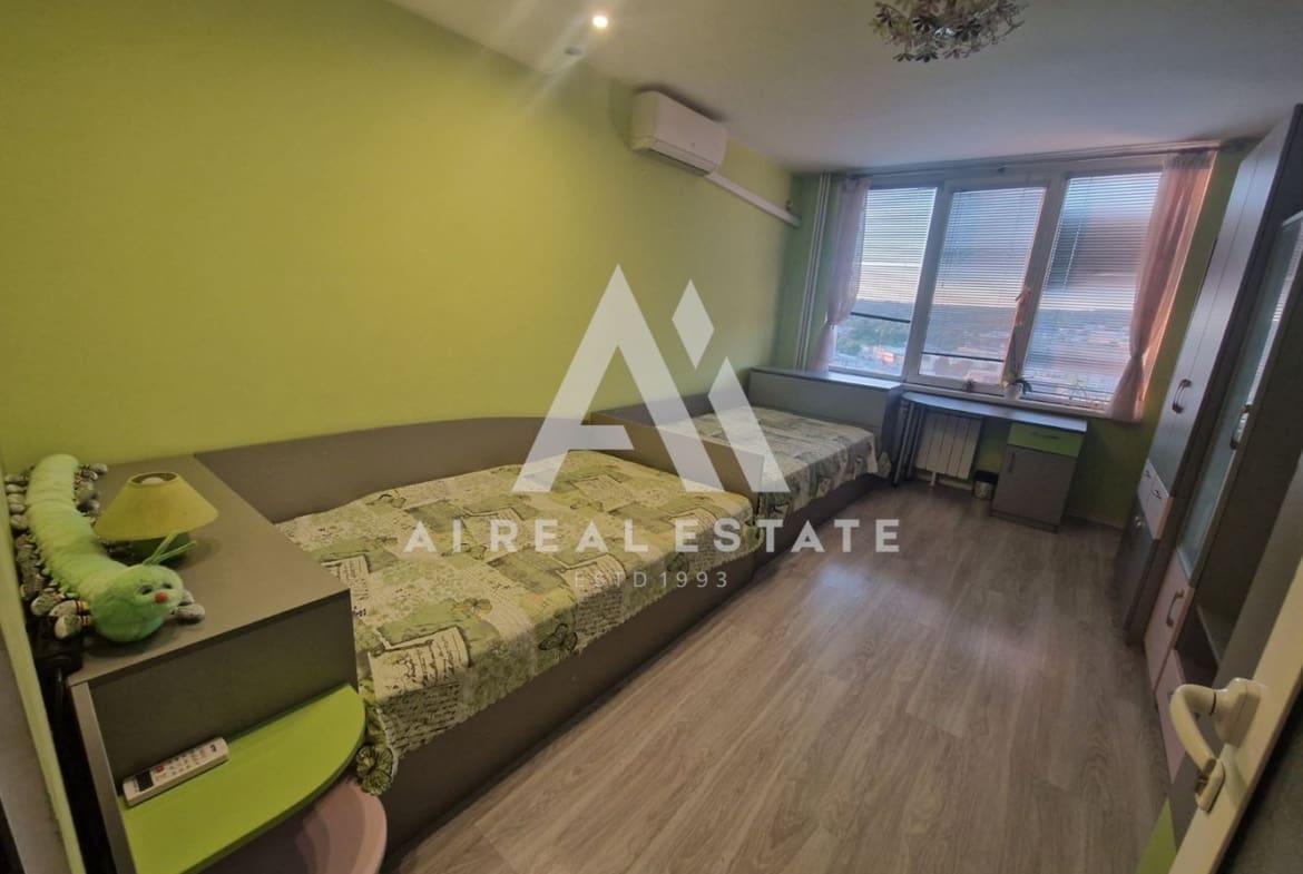 тристаен под наем - 0