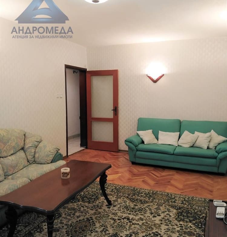 Дава под наем тристаен апартамент - 0