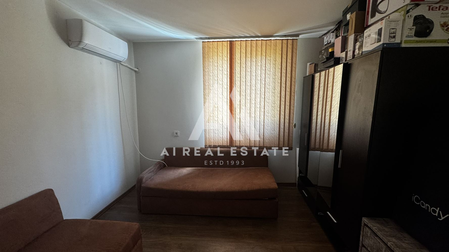 Двуетажна къща с гараж и двор - 0