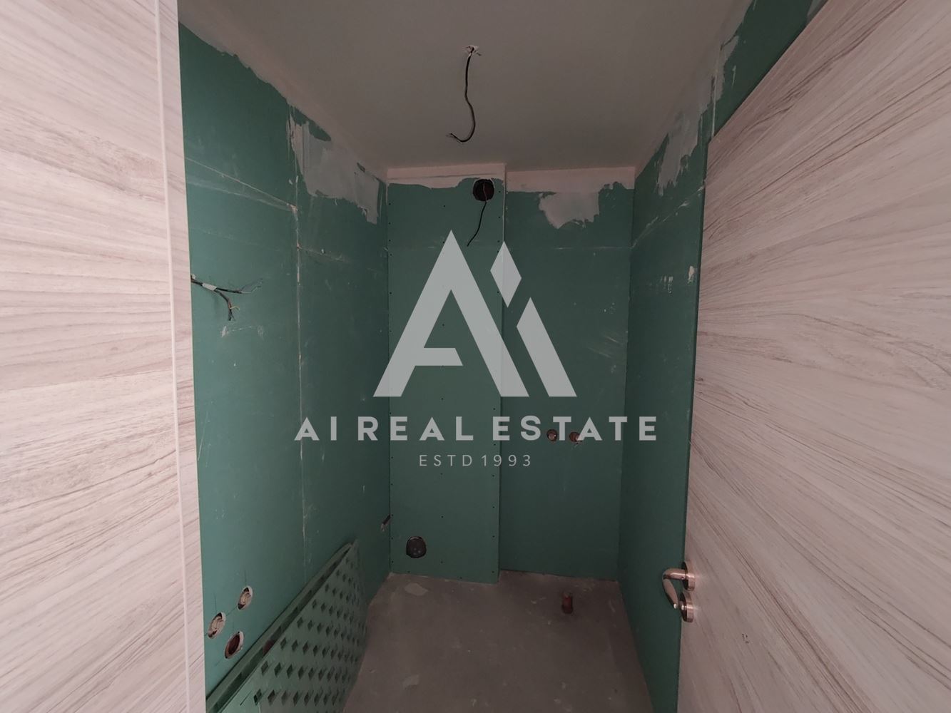 Тристаен апартамент в идеалния център на гр. Плевен! - 0