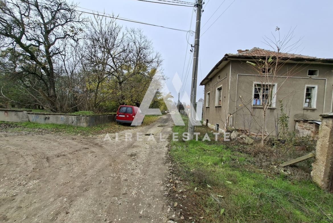 КЪЩА С ДВОР - 0