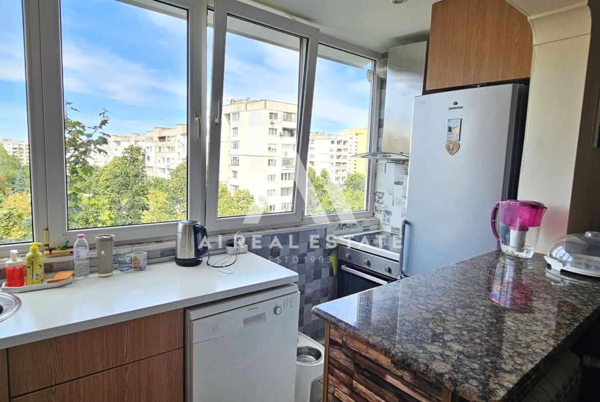 Слънчев тристаен апартамент в жк. Младост 4 - 0