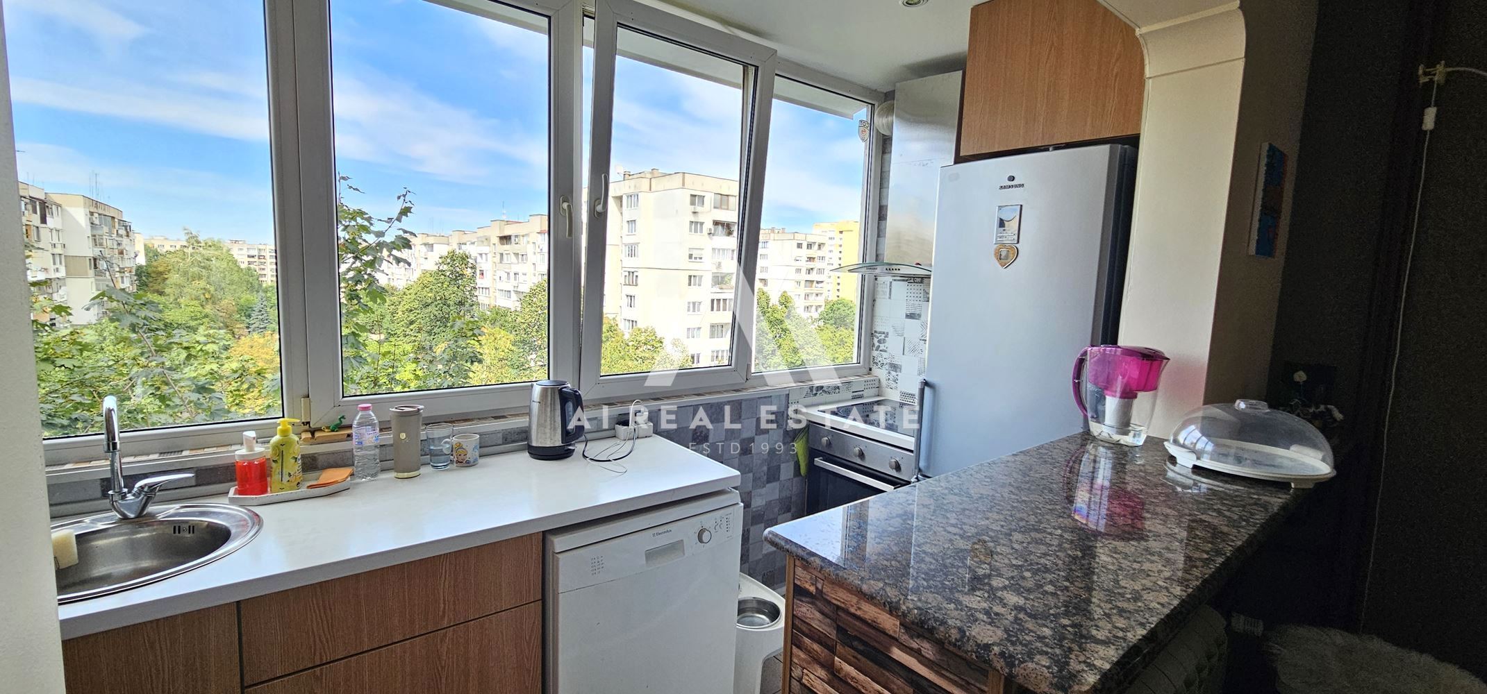 Слънчев тристаен апартамент в жк. Младост 4 - 0