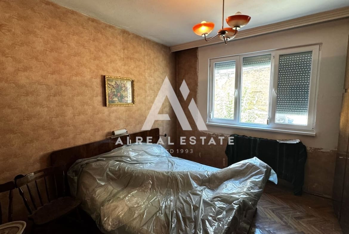 Просторен 3-стаен апартамент в сърцето на Плевен - 0