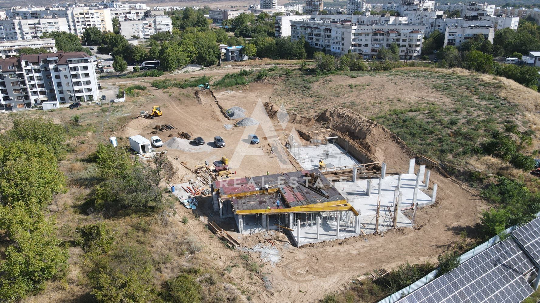 Едноетажна къща с двоен гараж в комплекс "Свети Сава" - 0