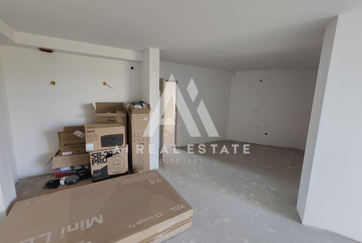 Тристаен апартамент в идеалния център на гр. Плевен! - 0