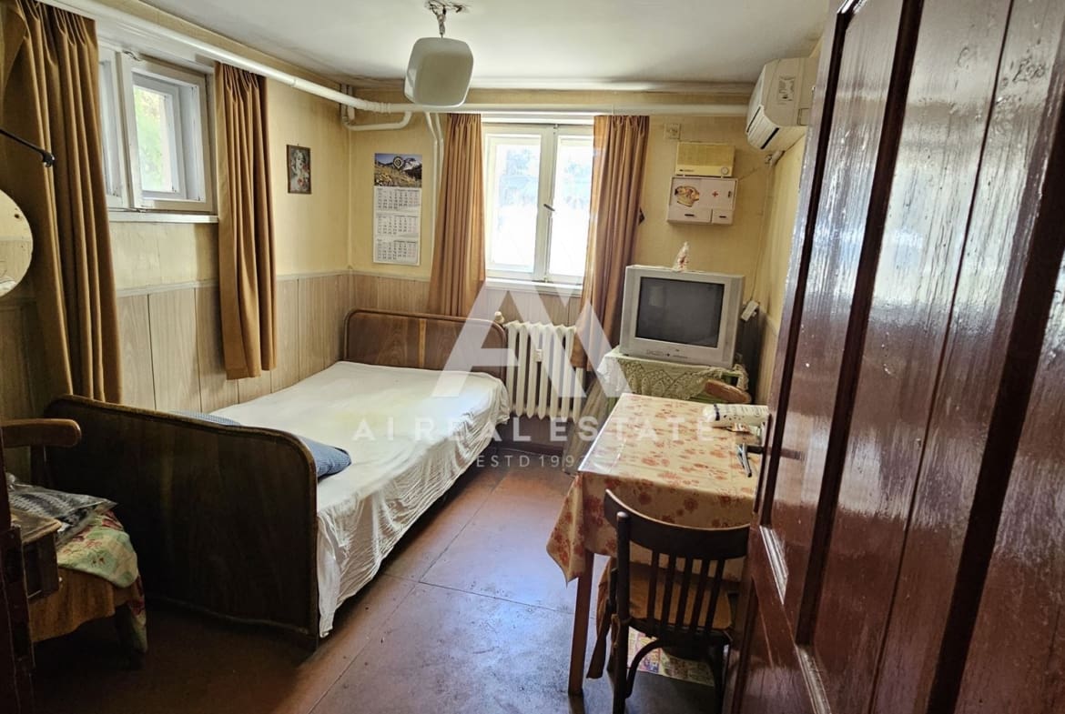 Просторен 3-стаен апартамент в сърцето на Плевен - 0