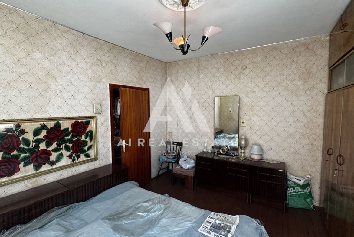 Просторен 3-стаен апартамент в сърцето на Плевен - 0