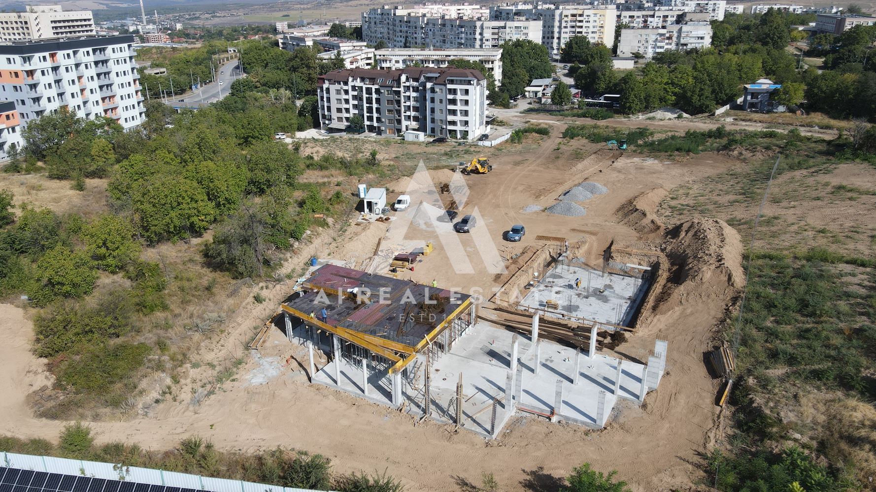 Едноетажна къща с двоен гараж в комплекс "Свети Сава" - 0