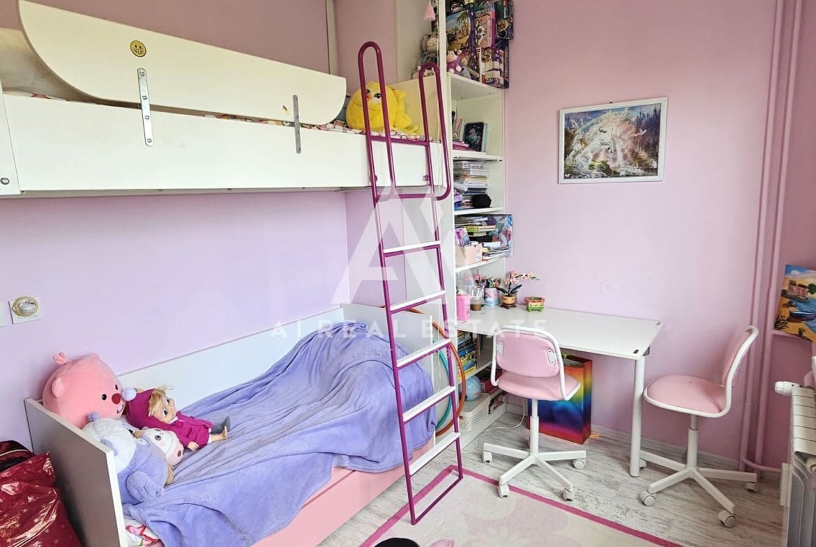 Слънчев тристаен апартамент в жк. Младост 4 - 0