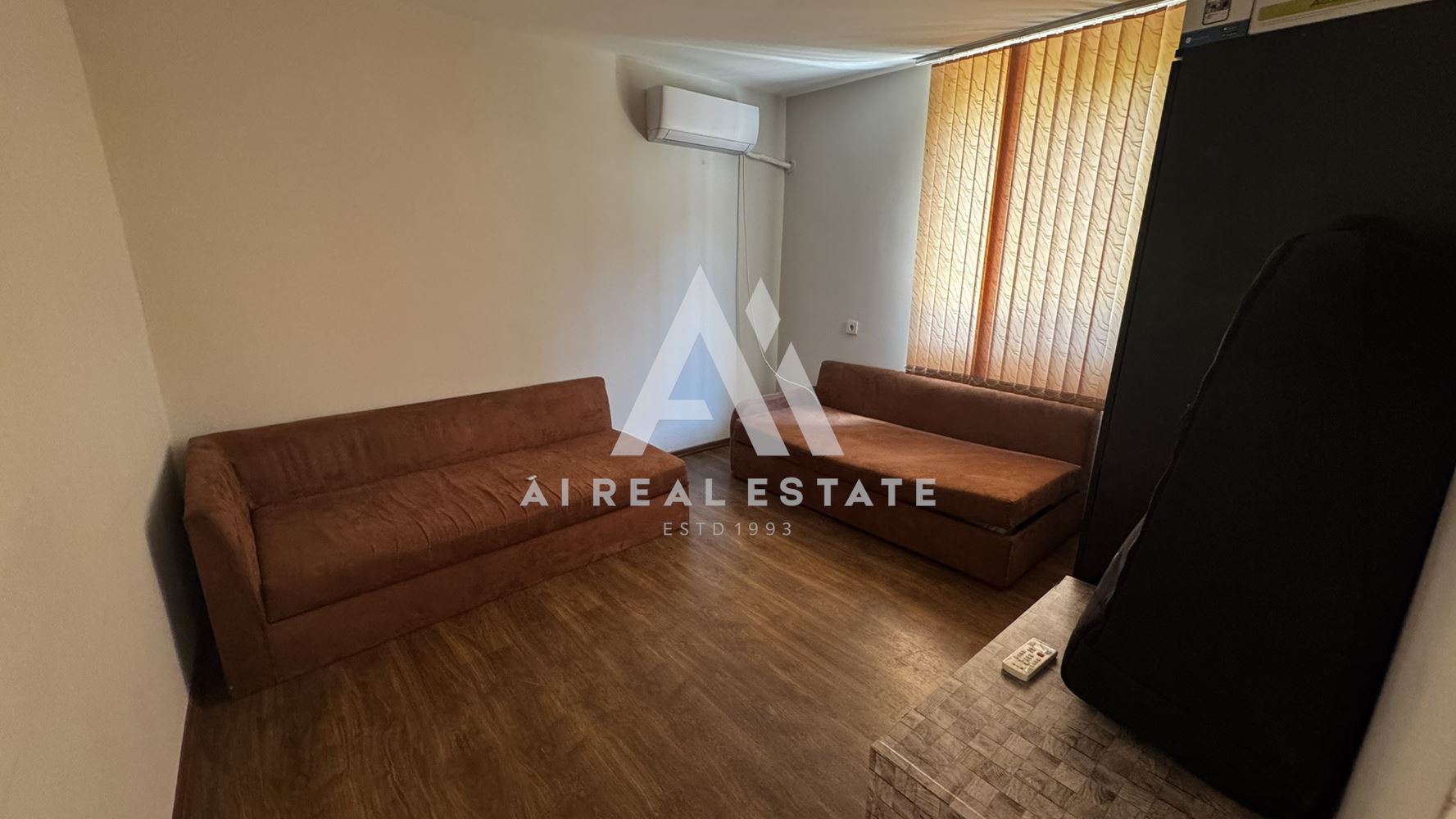 Двуетажна къща с гараж и двор - 0