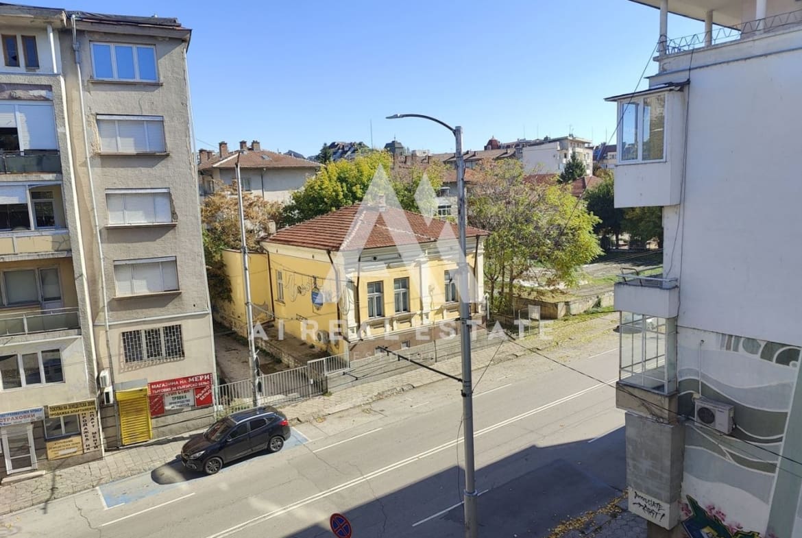 Тристаен апартамент в идеалния център на гр. Плевен! - 0