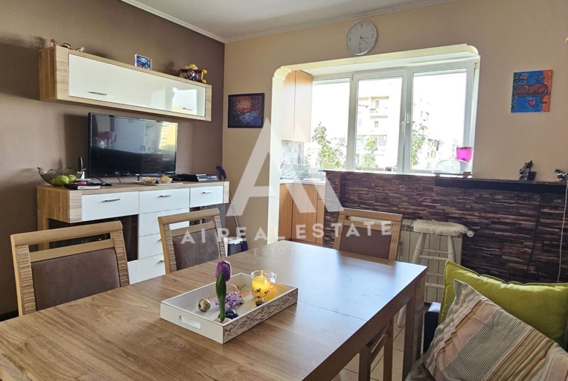 Слънчев тристаен апартамент в жк. Младост 4 - 0