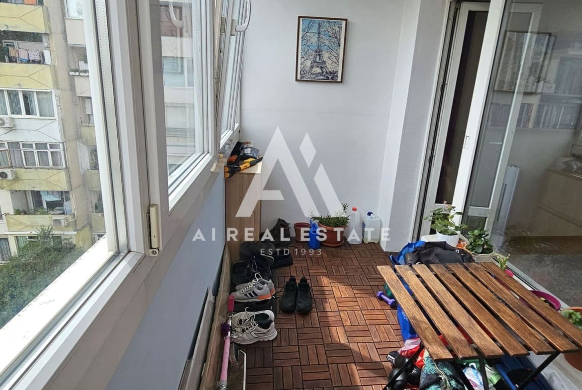 Слънчев тристаен апартамент в жк. Младост 4 - 0