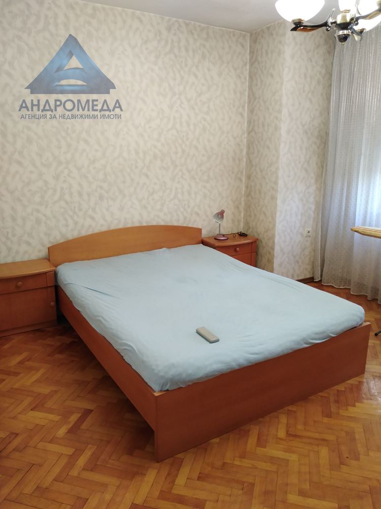 Дава под наем тристаен апартамент - 0