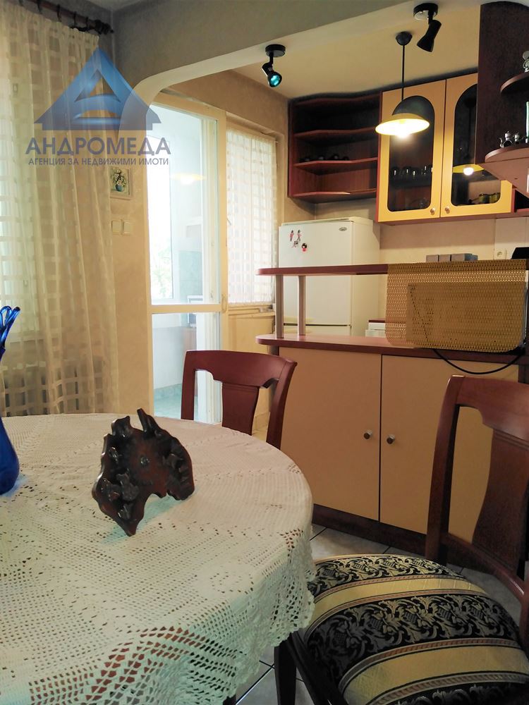 Дава под наем тристаен апартамент - 0