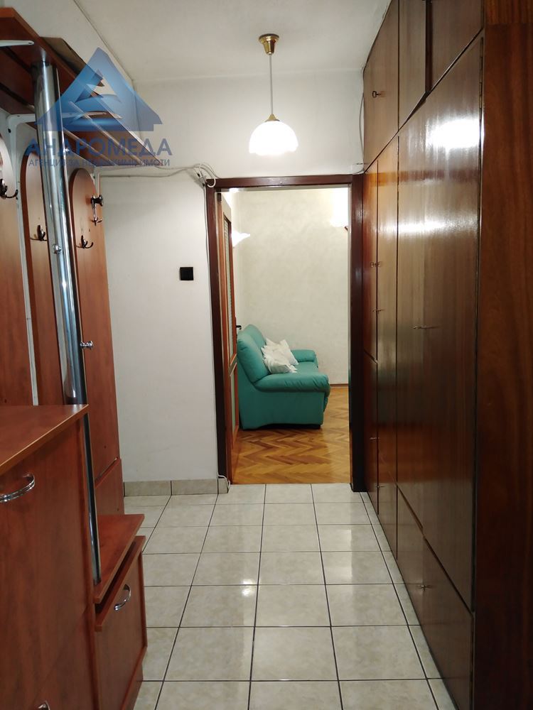 Дава под наем тристаен апартамент - 0