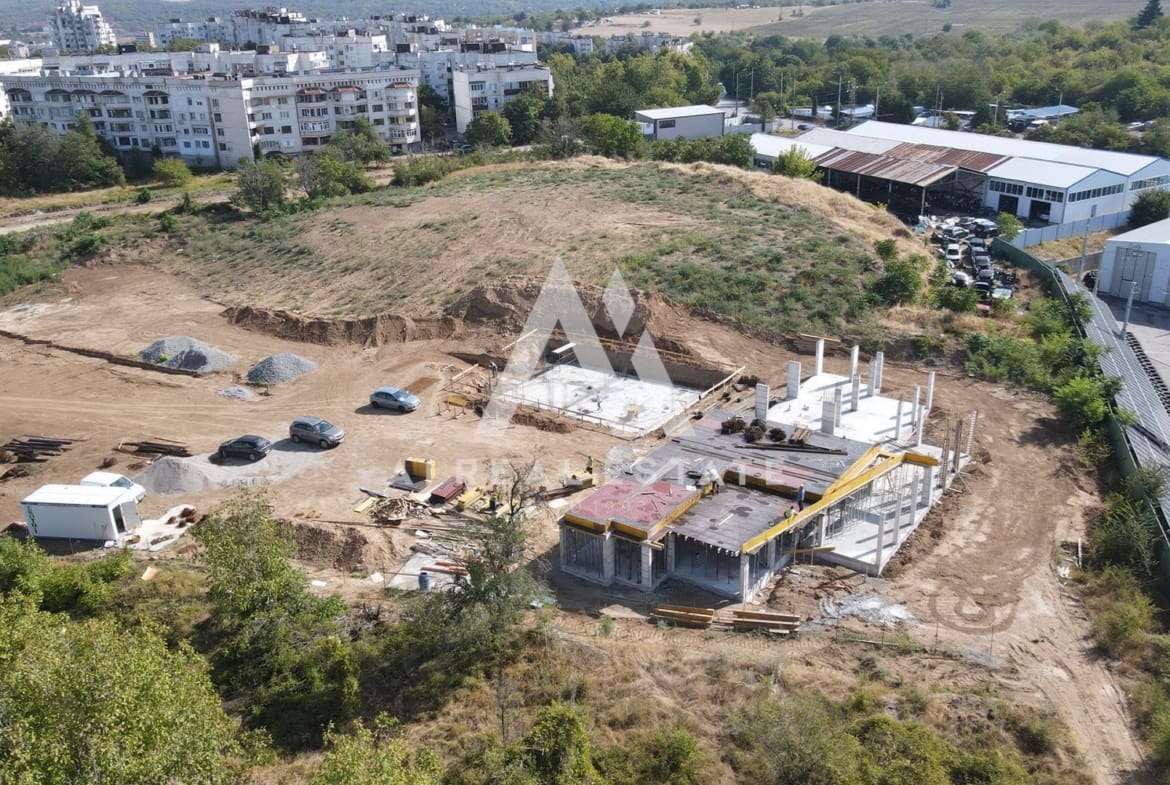 Едноетажна къща с двоен гараж в комплекс "Свети Сава" - 0