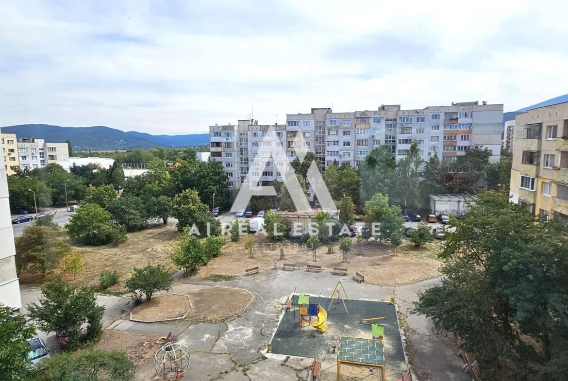 Слънчев тристаен апартамент в жк. Младост 4 - 0