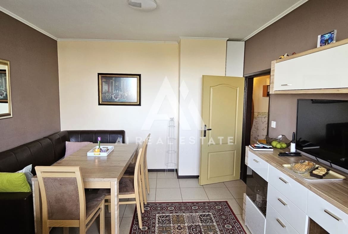 Слънчев тристаен апартамент в жк. Младост 4 - 0