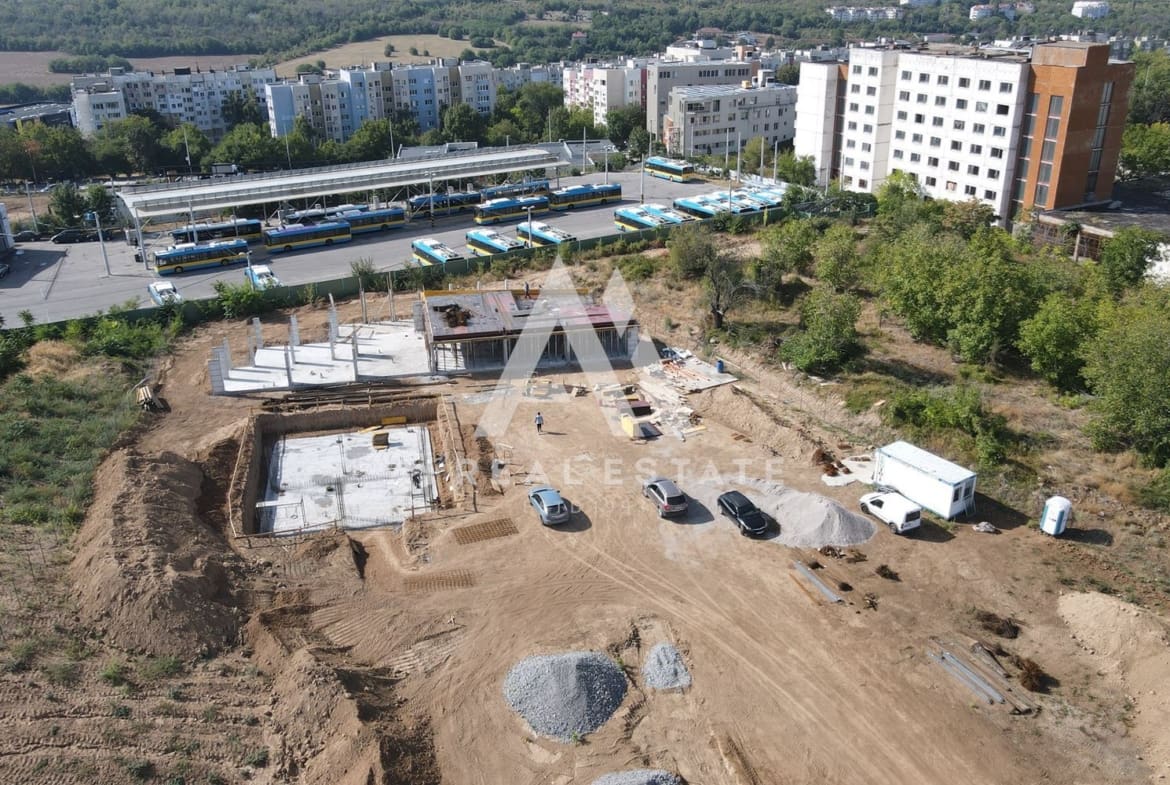 Едноетажна къща с двоен гараж в комплекс "Свети Сава" - 0